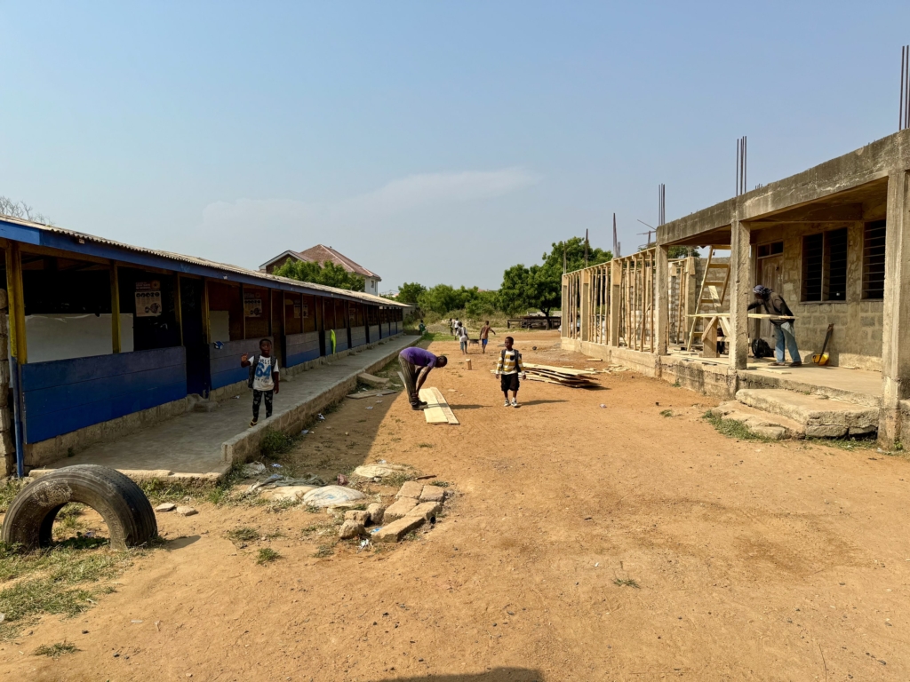 Bouw mee aan een toekomst voor kinderen in Ghana – van hout naar steen!